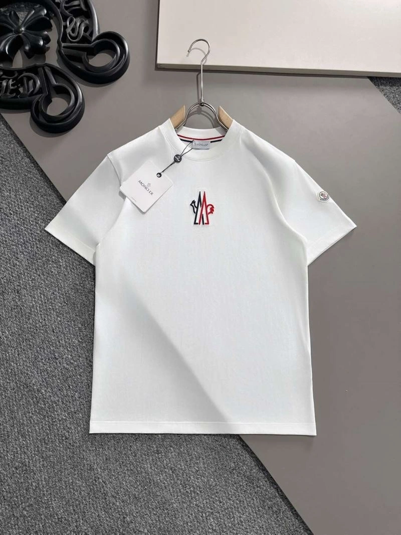 Moncler T-Shirts Versatile 140060