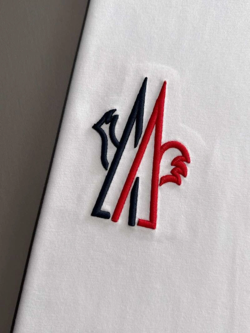 Moncler T-Shirts Versatile 140060