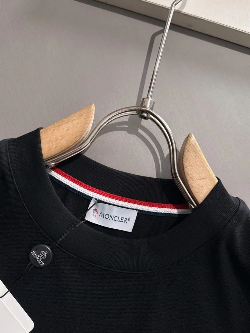 Lightweight Moncler T-Shirts 140059
