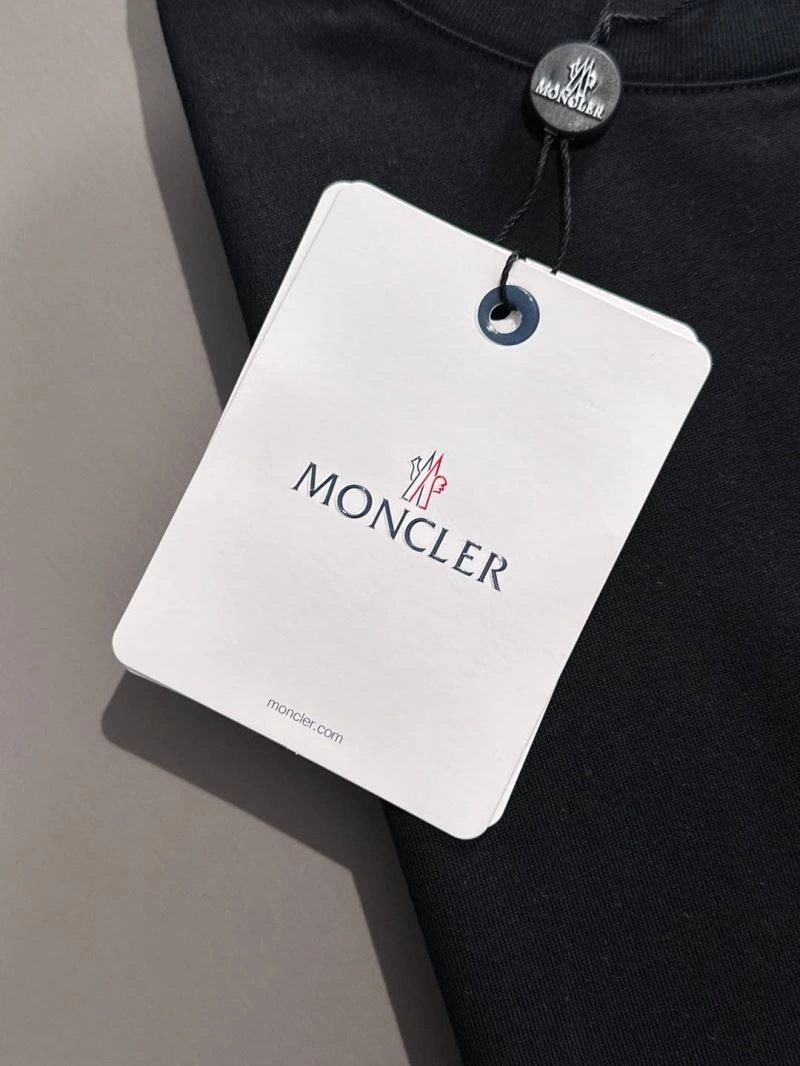 Lightweight Moncler T-Shirts 140059