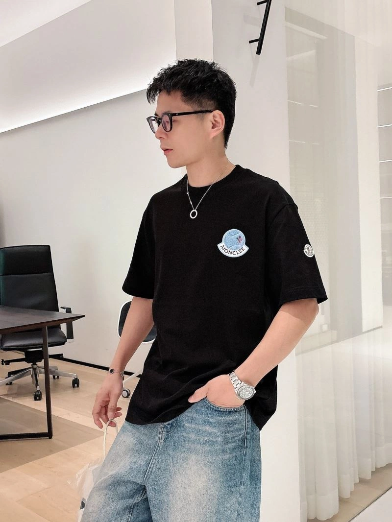 Lightweight Moncler T-Shirts 140050