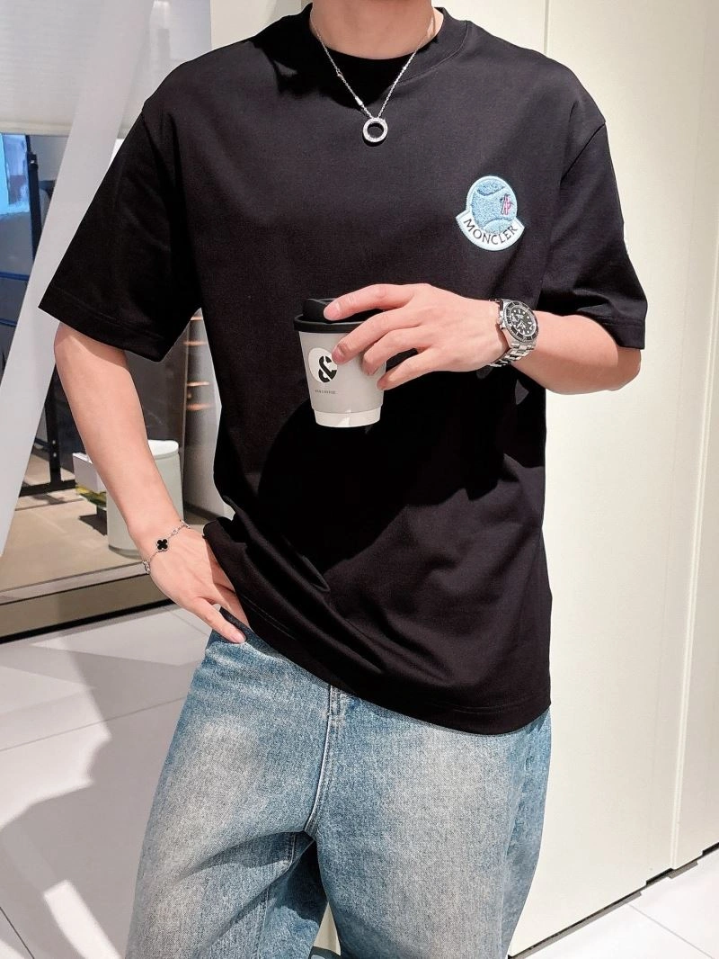 Lightweight Moncler T-Shirts 140050