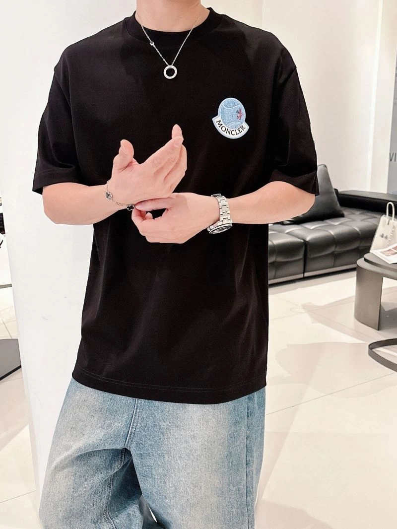 Lightweight Moncler T-Shirts 140050