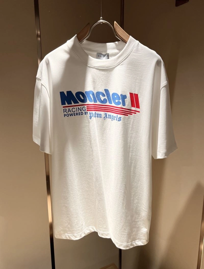 Versatile Moncler T-Shirts 140032