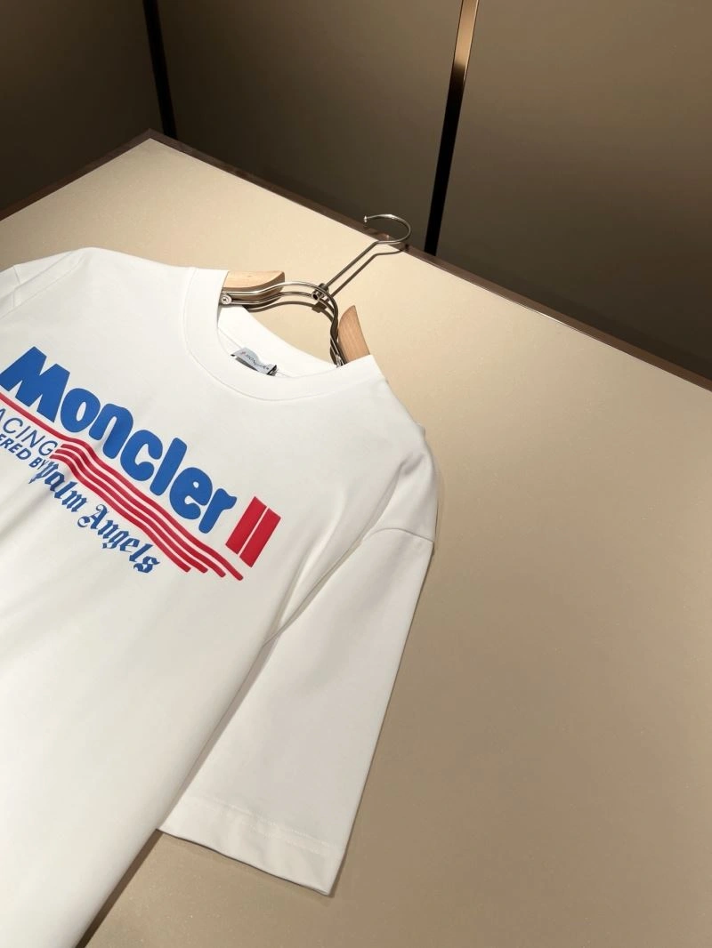 Versatile Moncler T-Shirts 140032
