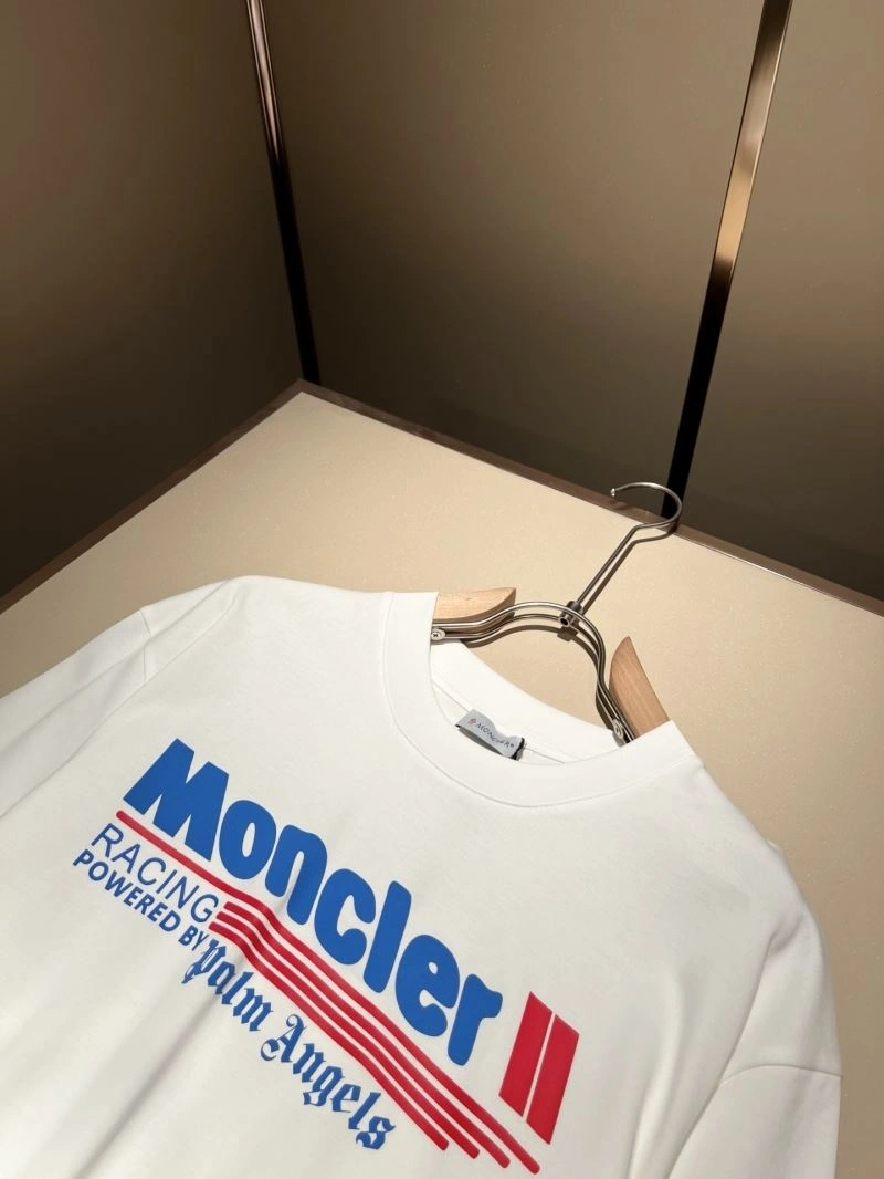 Versatile Moncler T-Shirts 140032