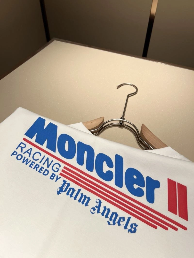 Versatile Moncler T-Shirts 140032