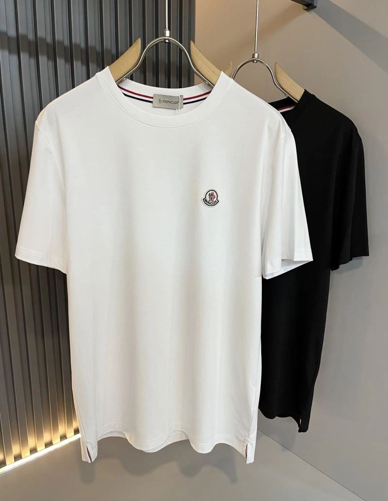 Moncler T-Shirts Comfortable 140037