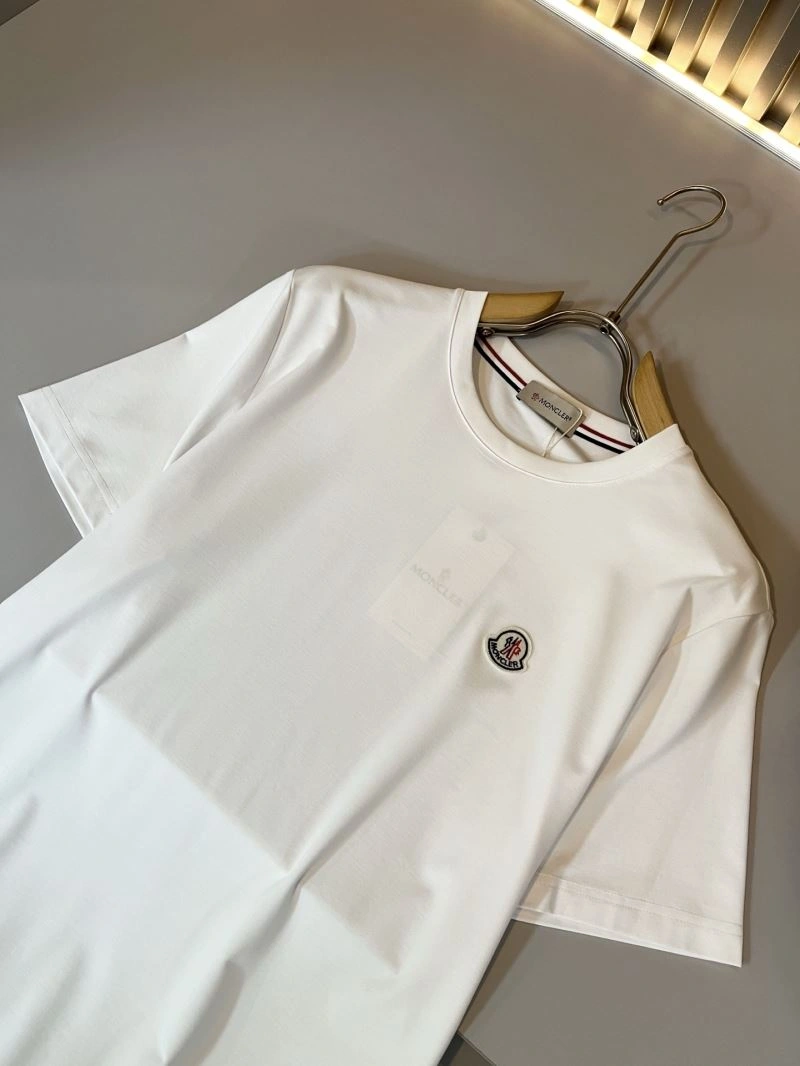 Moncler T-Shirts Comfortable 140037