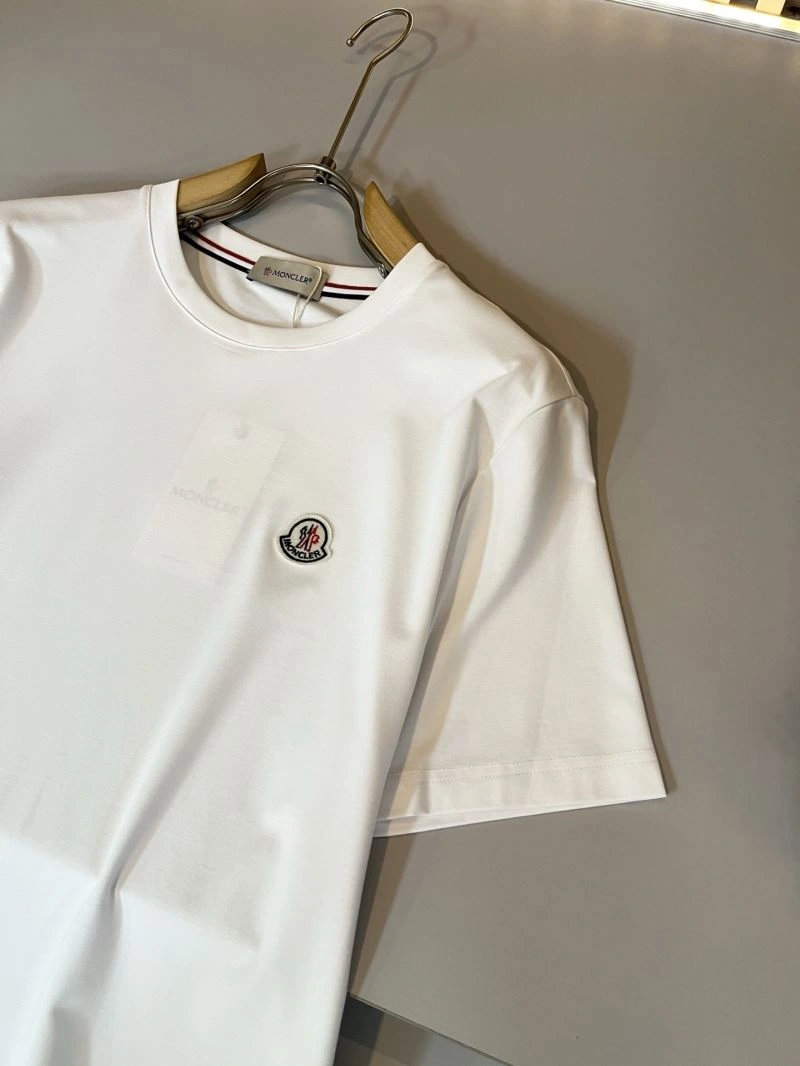 Moncler T-Shirts Comfortable 140037