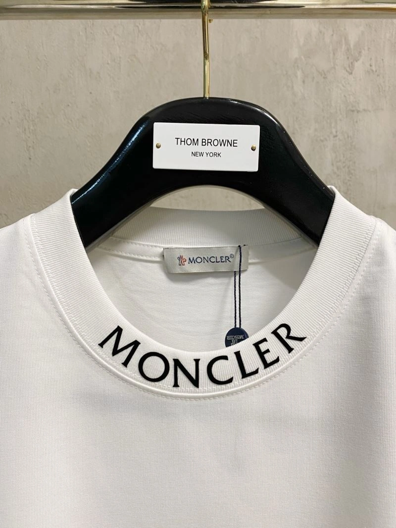 Moncler T-Shirts Stretchable 140014
