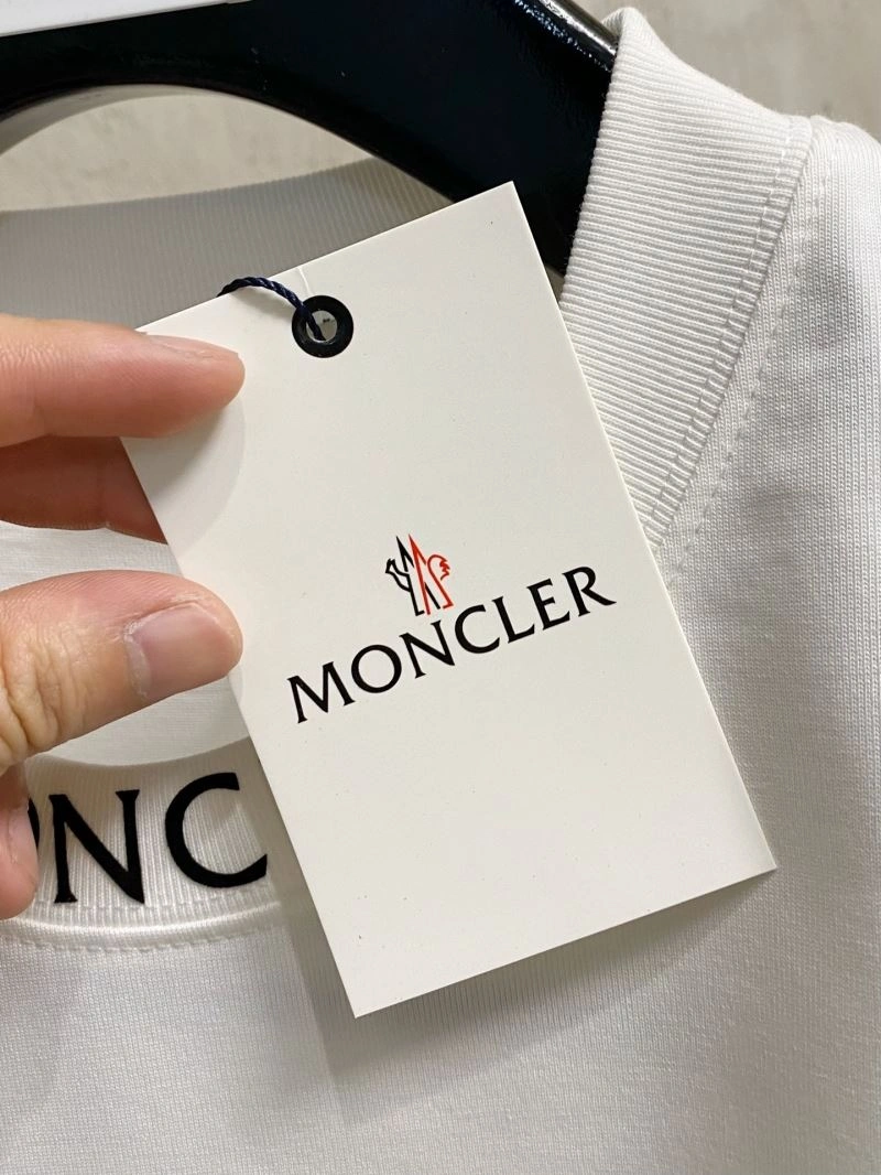 Moncler T-Shirts Stretchable 140014