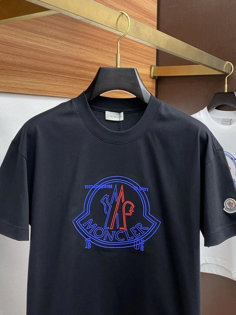 Bold Moncler T-Shirts 140012