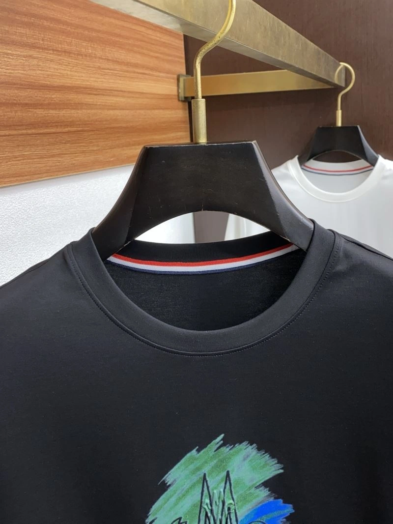 Moncler T-Shirts Unisex 140006