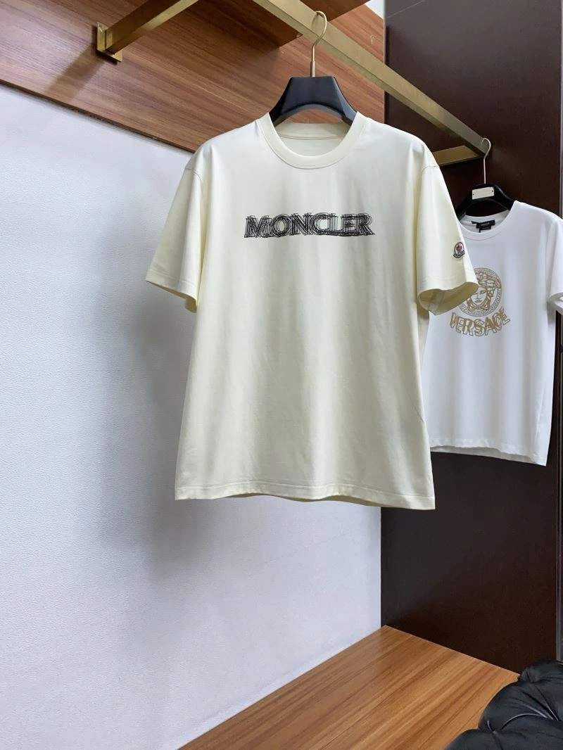 Moncler T-Shirts UrbanChic 140004