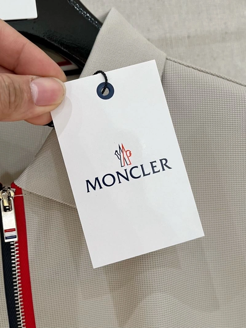 Moncler T-Shirts WaterResistant 139993