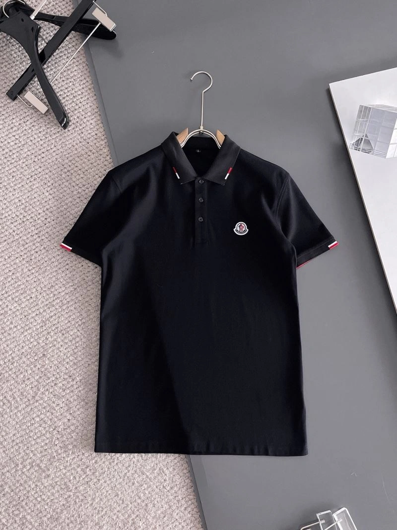 Moncler T-Shirts Snug 140000