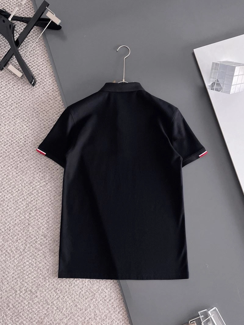 Moncler T-Shirts Snug 140000