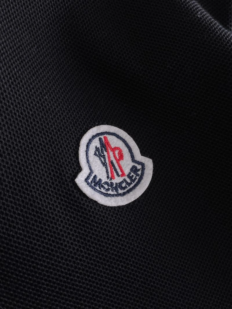 Moncler T-Shirts Snug 140000