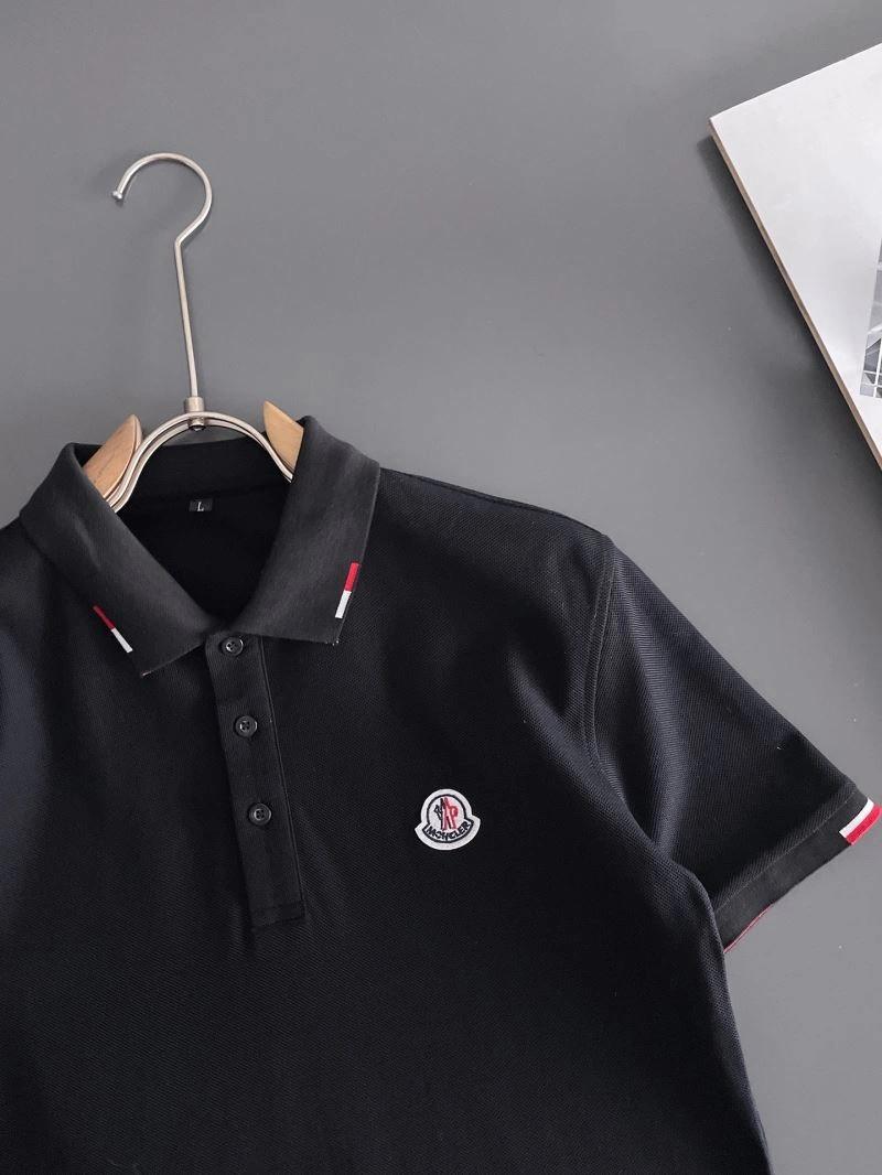 Moncler T-Shirts Snug 140000