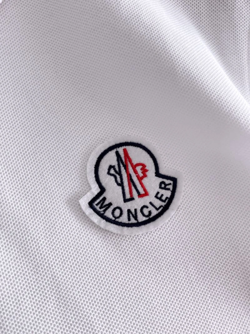 Moncler T-Shirts Comfortable 139980