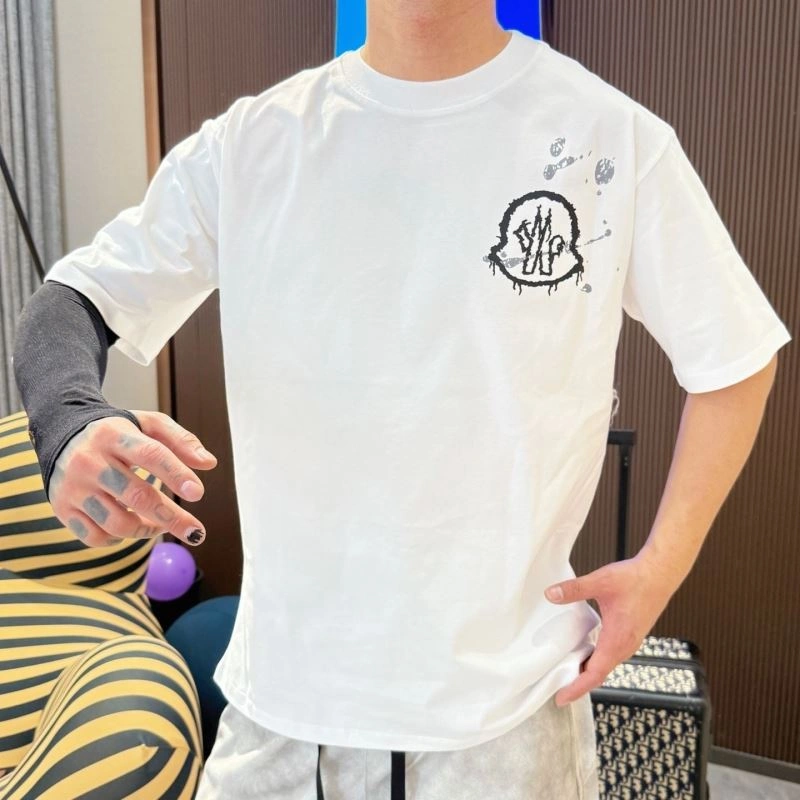 Versatile Moncler T-Shirts 139974