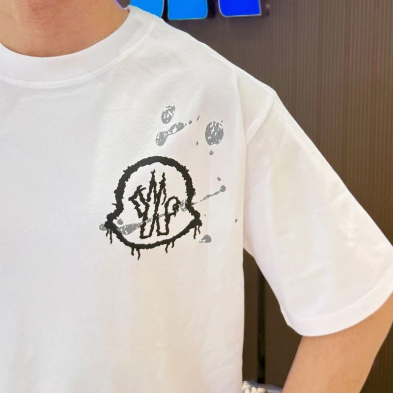 Versatile Moncler T-Shirts 139974