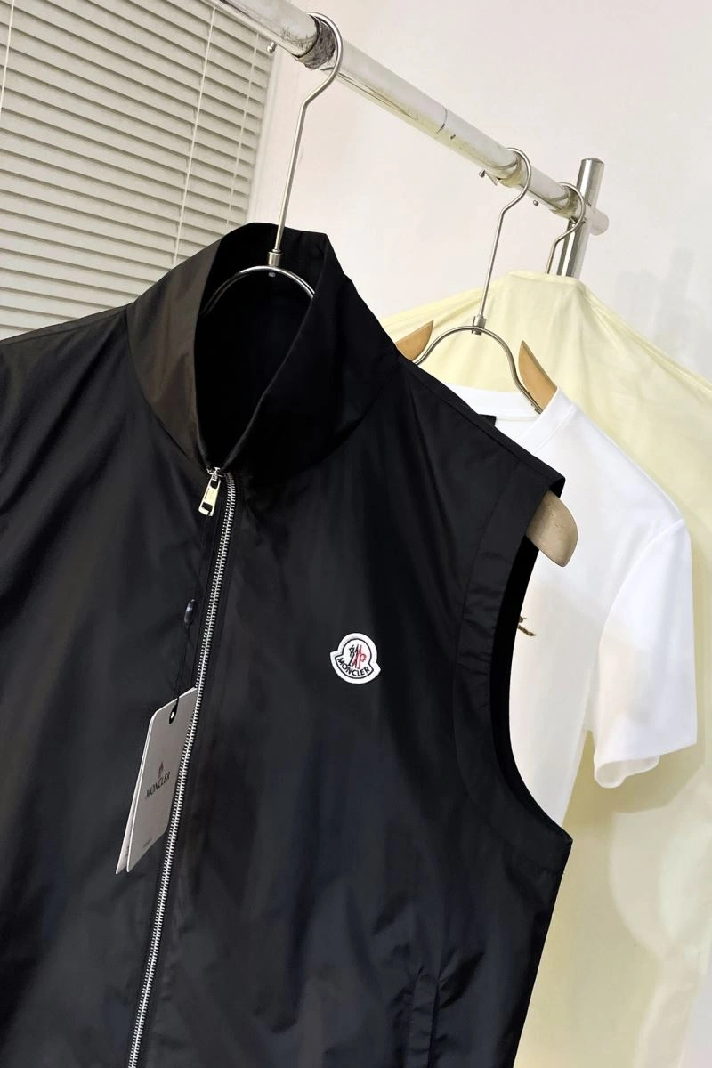 WaterResistant Moncler Vest 142871