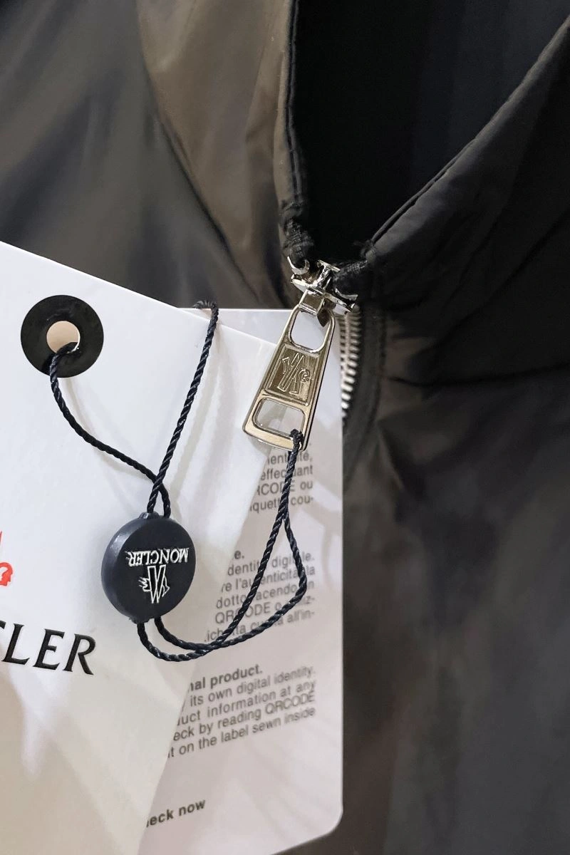 WaterResistant Moncler Vest 142871