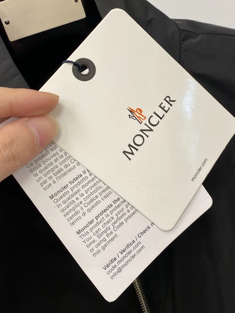 Supportive Moncler Vest 140844