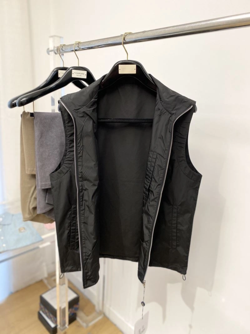 Supportive Moncler Vest 140844