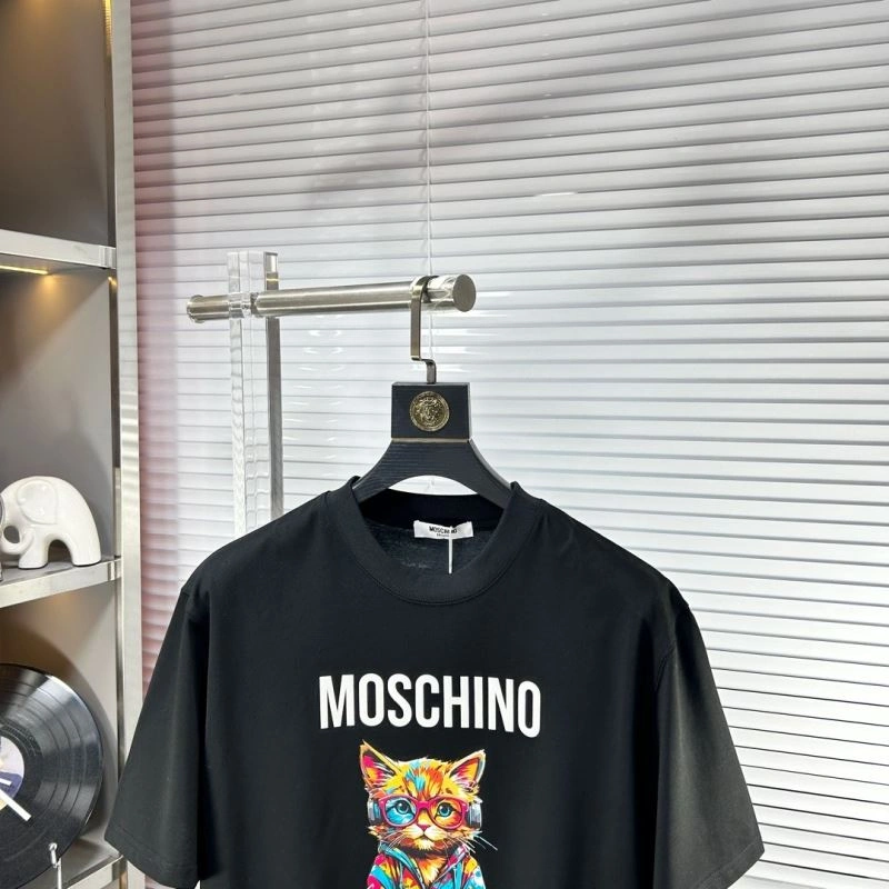 ModernLook Moschino T-Shirts 160065