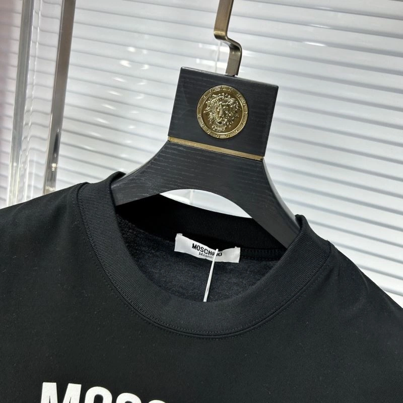 ModernLook Moschino T-Shirts 160065