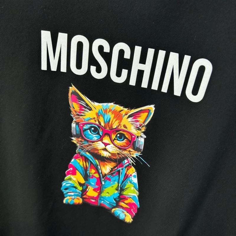 ModernLook Moschino T-Shirts 160065
