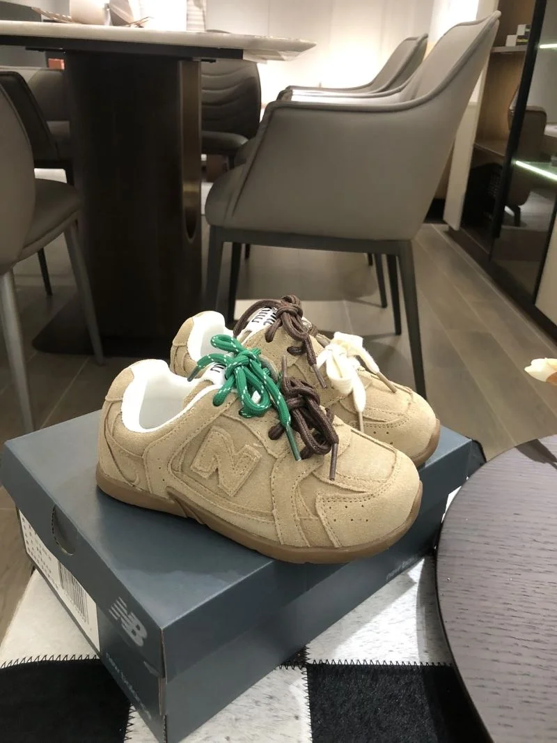 Resilient NEW BALANCE SHOES 29478