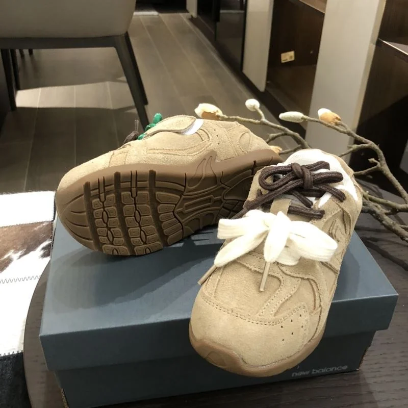 Resilient NEW BALANCE SHOES 29478