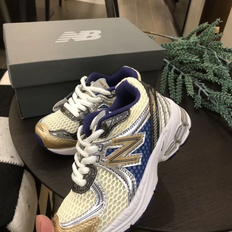 Cozy NEW BALANCE SHOES 30052