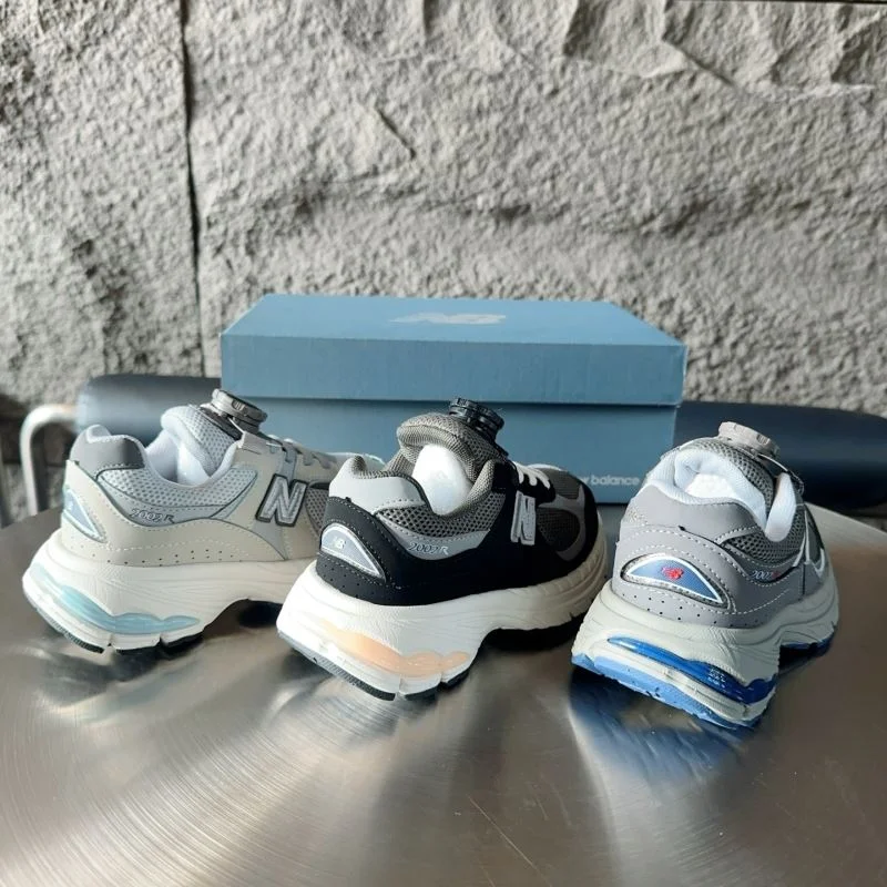 Sporty NEW BALANCE SHOES 28762