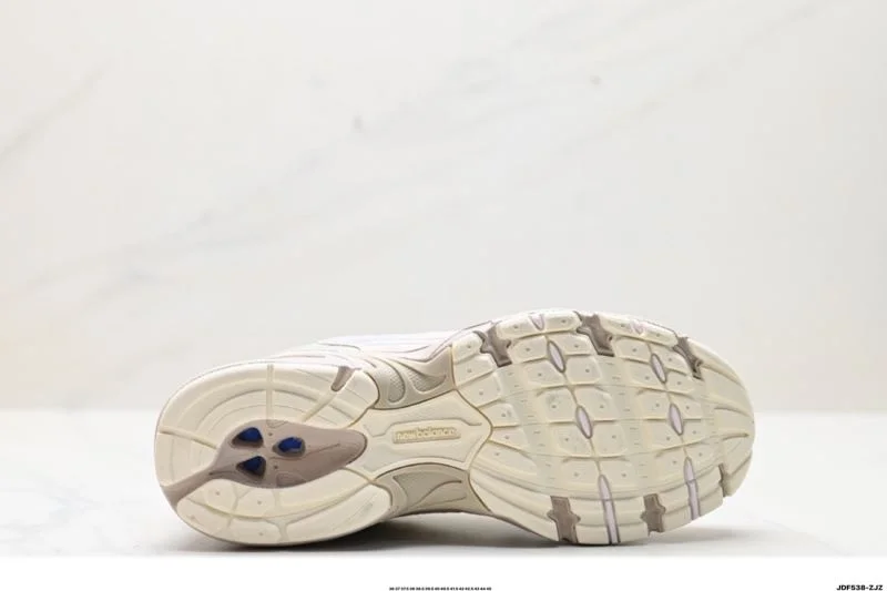 Sleek New Balance Shoes 3404