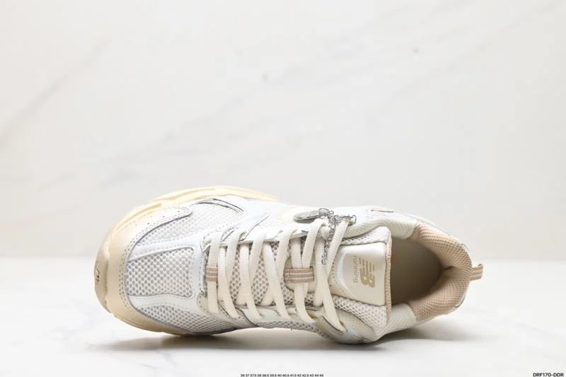 Stretchable New Balance Shoes 3281