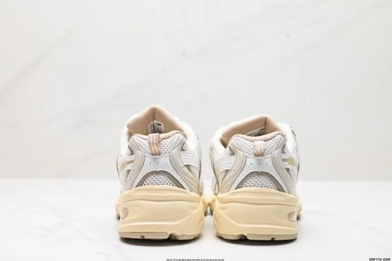 Stretchable New Balance Shoes 3281