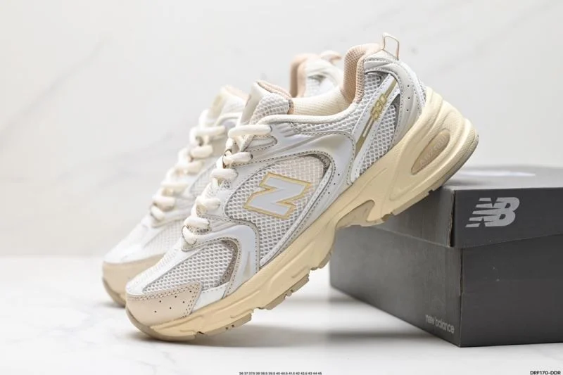 Stretchable New Balance Shoes 3281