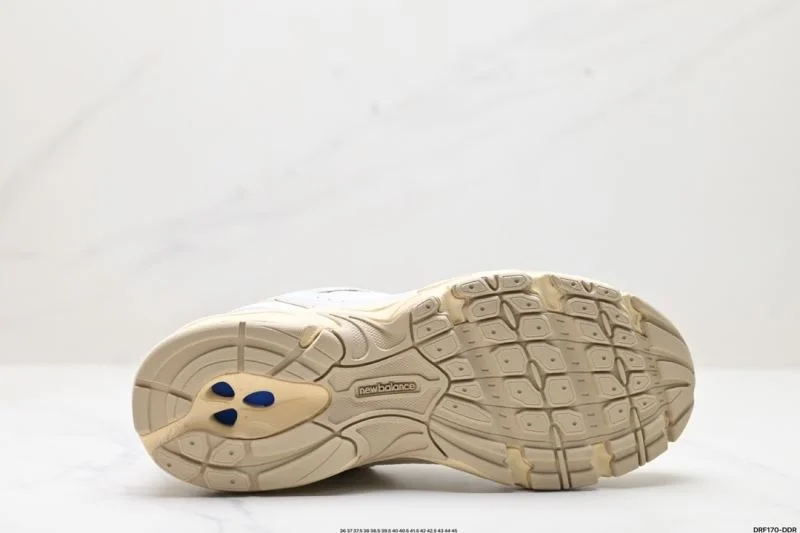 Stretchable New Balance Shoes 3281
