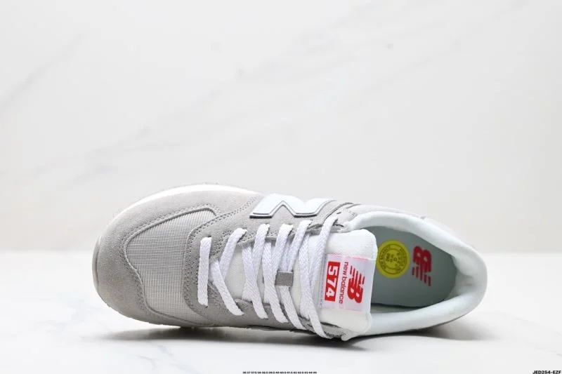 Stretchable New Balance Shoes 3218