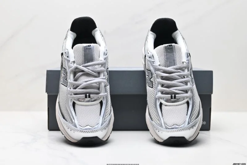 Comfortable New Balance Shoes 3225