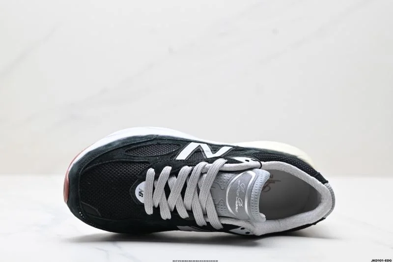 Attractive New Balance Shoes 3186