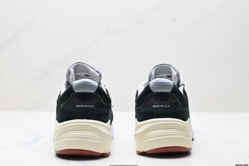 Attractive New Balance Shoes 3186