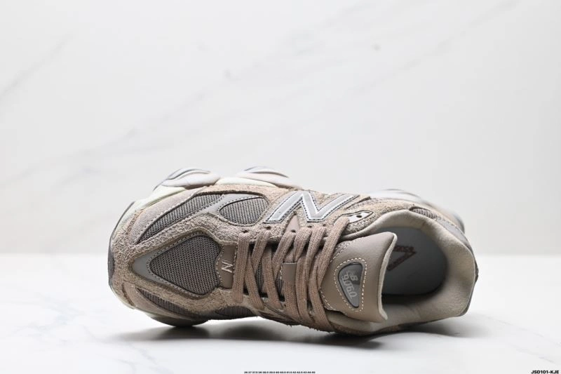 WaterResistant New Balance Shoes 3152