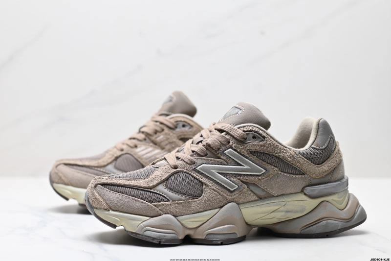 WaterResistant New Balance Shoes 3152