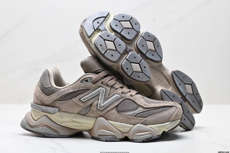 WaterResistant New Balance Shoes 3152